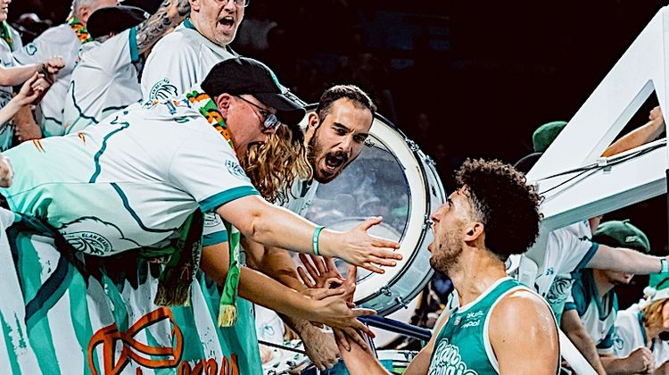 BALLE ORANGE – Élan Béarnais en forme. Basket Landes rayonne